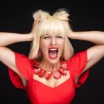"Lady Gaga Retorna ao Topo das Paradas: O Que Está por Trás do Sucesso de 'Mayhem'?"