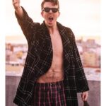 "Bad Bunny e a Nova Coleção de Moda: Como a Campanha da Calvin Klein Reflete a Influência da Cultura Latina"