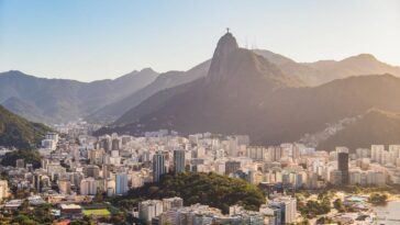 "Pai de Santo e Polêmica: O Debate Sobre Liberdade de Expressão e Política no Candomblé Após Ato em Copacabana"