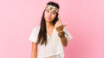 "Anitta se Retira do Coachella 2025: O Que Está por Trás da Decisão e Seus Impactos na Comunidade Artística?"