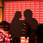 "Como as Vendas de Álbuns Físicos e Digitais Revelam Mudanças nas Preferências dos Fãs na Indústria Musical"