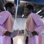 "Como a Música de Stephen Sondheim Inspira Artistas Queer: Performances Memoráveis e o Legado de um Gênio do Teatro"