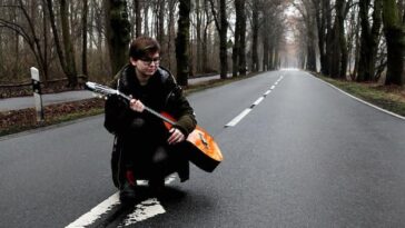 Acidente de Scooter em Termoli: Jovem Ferido e Trânsito Interrompido em Noite de Sábado