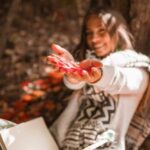 "Ritual de Equinócio de Anitta: Como Celebridades Interpretam a Mudança de Ciclos e o Significado do Outono"