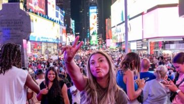 "Flash Mob na Avenida Paulista: Como Fãs de Lady Gaga Celebram a Cultura LGBT e o Lançamento do Novo Álbum"