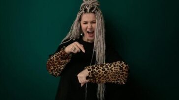 "Kesha: A Revolução Musical de uma Artista Independente e o Impacto da Colaboração Feminina na Indústria"