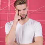 "Ricky Martin e a Luta Contra a Acne: O Que Isso Revela Sobre a Pressão da Indústria da Música?"