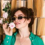 "Por que Celebridades Estão Escolhendo os Óculos de Sol Emmanuelle Khanh Neste Verão?"