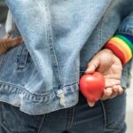 "Impacto dos Cortes de Subsídios Federais na Pesquisa de Saúde da Comunidade LGBT: O Que Está em Jogo?"