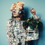 "Moda Masculina 2025: Como o Floral Está Transformando o Guarda-Roupa e Quebrando Estereótipos"