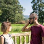 "Como a Fama Afeta a Relação entre Artistas e Fãs: Chappell Roan Revela Desafios e Limites em Novo Podcast"