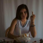 "Anitta Celebra Aniversário com Ritual Hindu: O Que Está por Trás da Mistura de Espiritualidade e Sofisticação?"