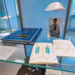 "Alunos da Mariner Middle School Exibem Talentos em Cerâmica no Biggs Museum: O Impacto do Programa 'Adote uma Obra de Arte'"