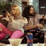 "Como 'Mid-Century Modern' Redefine a Representação da Comunidade LGBTQIA+ na Televisão Contemporânea?"