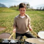 "Jamie Lee Trio: Como a Baterista de Vancouver Transformou Desafios em Música Durante a Pandemia"