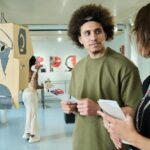 "Exposição 'Transgressors' no Oregon: Como Artistas Indígenas Queer Estão Redefinindo a História e a Identidade Cultural"