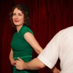 "Teatro Sérgio Cardoso Abre Espaço para Reflexão sobre Bullying e Cancelamento com 'Névoa - From White Plains'"