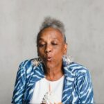 "Thirst Traps e Idade: O Debate Sobre a Liberdade de Expressão de Mulheres Acima dos 40 Anos"