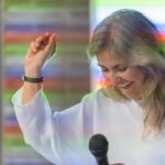 "Girl in Red provoca debate ao afirmar 'Deus é gay' durante Lollapalooza 2025: O impacto de suas palavras na luta pelos direitos LGBTQIA+"