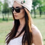 "Bandana: O Acessório que Promete Dominar a Moda Primavera 2025 e a Influência das Celebridades"