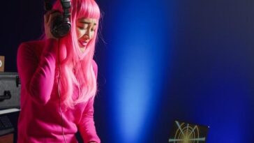 "Como o novo vídeo de Lady Gaga para 'Abracadabra' revela a força da conexão entre a artista e seu fandom"