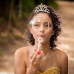 "Noivado da Drag Queen Plastique Tiara: Um Conto de Fadas Moderno e Sua Influência na Comunidade LGBTQIA+"