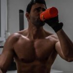 "Acusações de Discriminação Sexual em Academia Australiana: Cliente Relata Tentativa de Silenciamento da Expressão Queer"