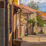 "Santiago Vargas Responde a Crítica Homofóbica: A Importância de Celebrar Nossas Origens e Trajetórias"