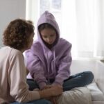 "Suspensões de Crianças em Escolas do Reino Unido: O Que Revela o Aumento das Acusações de Transfobia?"