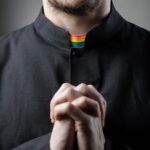 "Conflito entre Arcebispo e Ativista LGBTQI+: Acusações de Homofobia e o Papel da Igreja Católica na Tasmânia"