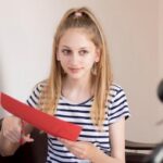 "Detenção de Mulher por Vídeo de 2011 Revela Intensificação da Repressão à Comunidade LGBTQ+ na Rússia"