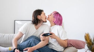 "Como 'The Residence' da Netflix Está Mudando a Representação LGBTQ+ na Televisão e Desafiando Estereótipos na Política"