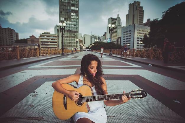 "Gloria Groove Expande Fronteiras Musicais: O Que Esperar do 'Serenata da GG' em Ribeirão Preto?"