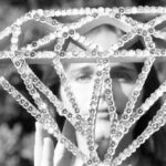 "Leilão de Traje Icônico de Britney Spears Revela Conexão Emocional e Impacto Cultural na Música e Moda"