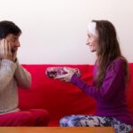 "Como uma Influenciadora Digital Está Transformando Conversas Sobre Identidade Sexual e Apoio Emocional nas Redes Sociais"