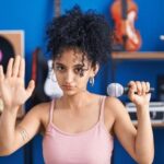 "Biafra Critica Empobrecimento Cultural na Música Atual e Questiona Legado de Artistas Contemporâneos"