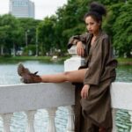 "Rihanna Lança Fenty Beauty Avenue em Paris: Como a Cidade Influencia Sua Nova Linha de Produtos de Beleza"