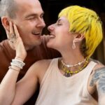 "Elton John e Madonna: O Encontro que Selou a Paz entre Dois Ícones da Música"