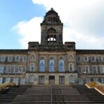 Homem de Liverpool Recebe Pena Suspensa por Linguagem Homofóbica em Delegacia: O Que Isso Significa para a Comunidade LGBT?