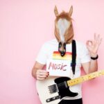 "Como Celebridades Usam Suas Conexões com Animais de Estimação para Engajar Fãs: Um Olhar Sobre o National Pet Day"