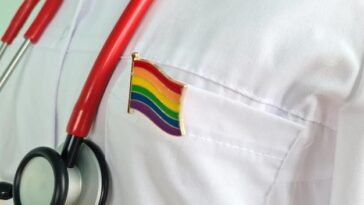 Governo Albanese Anuncia Compromisso de $10 Milhões para Melhorar Cuidados de Saúde da Comunidade LGBTQIA+ em Meio a Crescentes Demandas Sociais