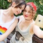 "Jovem Cineasta e Lenda do Cinema Unem Forças para Retratar História LGBTQ+ em Novo Filme"