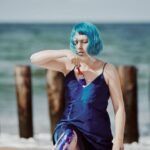Após 20 anos, a cantora abraça seu verdadeiro eu e inspira a comunidade LGBTQIA+ com coragem e empoderamento