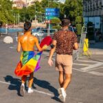 Evento icônico reúne a comunidade LGBTQIA+ com muita criatividade e estilo no coração de Nova Orleans, EUA