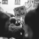 Manifestantes ocupam Parlamento britânico em defesa dos direitos trans 12 Milhares protestam em Londres contra decisão que restringe o conceito legal de mulher ao sexo biológico