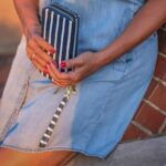 Rihanna arrasa com look triplo de jeans e bolsa Dior de luxo 13 A diva do pop investe no clássico denim-on-denim com toque fashion e poder para um jantar em Los Angeles