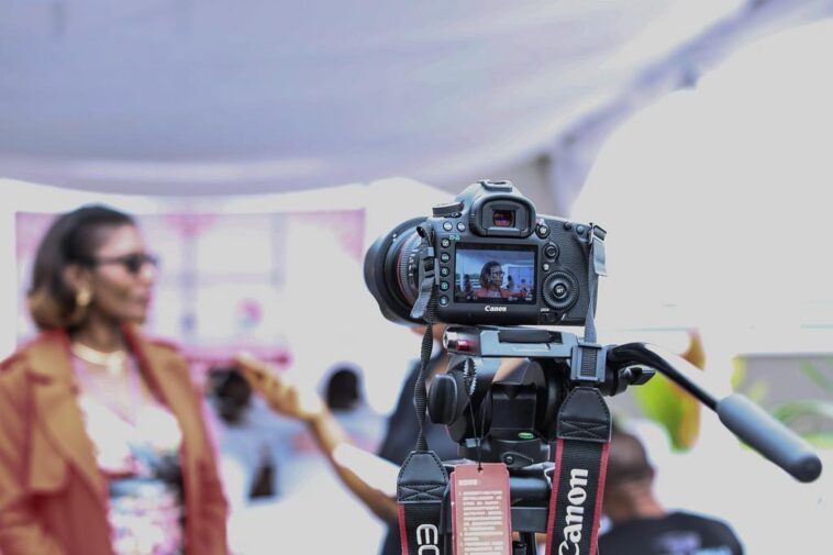 Diretor Levan Akin revela jornada de amor e aceitação em filme ambientado em Istambul