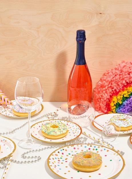 Com elenco brilhante e toque contemporâneo, o remake aborda amor, família e identidade LGBTQIA+ com sensibilidade e humor