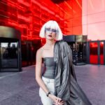 Remoção do mega painel em Copacabana gera especulações e apreensão entre fãs da Mother Monster