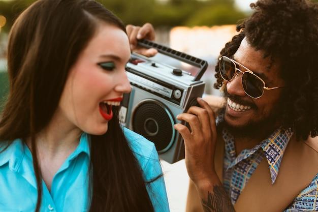 Parceria inédita une duas potências da música em um clipe poderoso e cheio de emoção